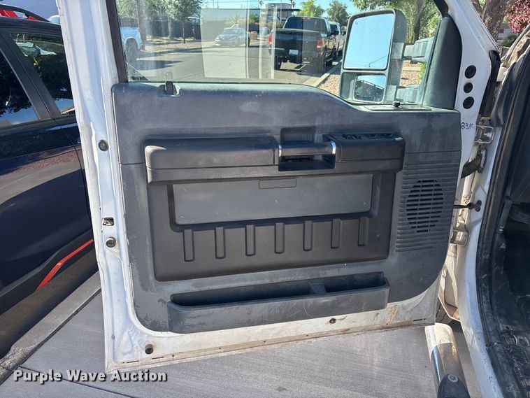 image for item ER7537 2011 Ford F350 Super Duty Crew Cab pickup truck