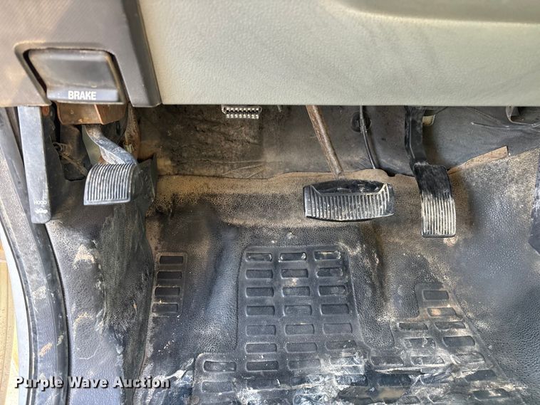 image for item ER7537 2011 Ford F350 Super Duty Crew Cab pickup truck