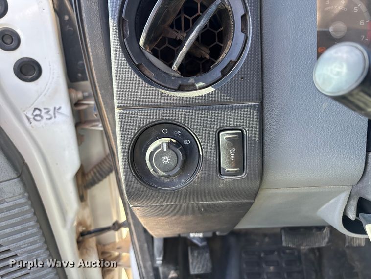 image for item ER7537 2011 Ford F350 Super Duty Crew Cab pickup truck