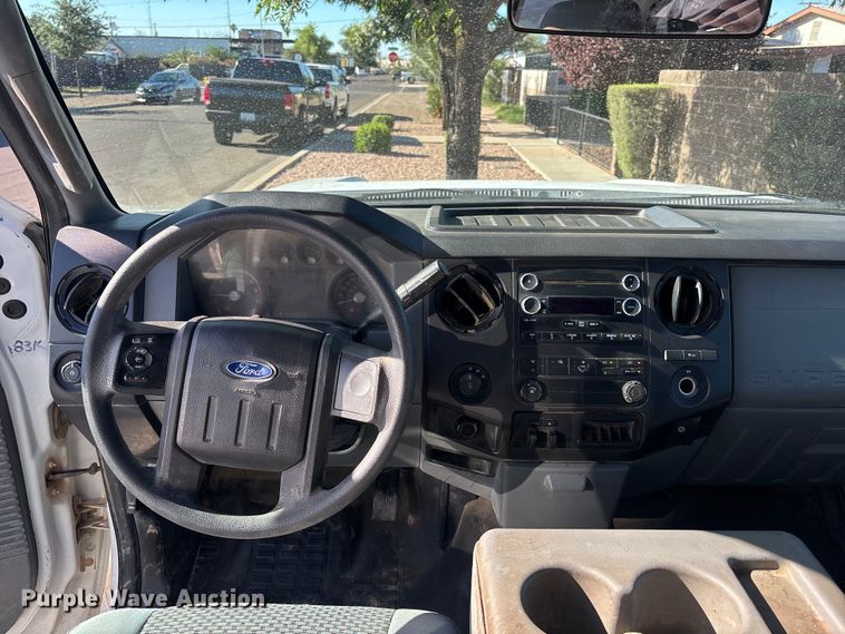 image for item ER7537 2011 Ford F350 Super Duty Crew Cab pickup truck