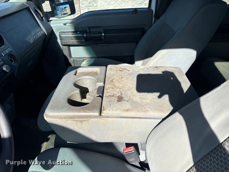image for item ER7537 2011 Ford F350 Super Duty Crew Cab pickup truck