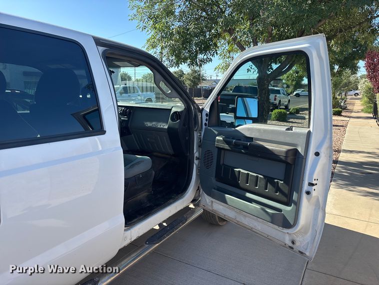 image for item ER7537 2011 Ford F350 Super Duty Crew Cab pickup truck