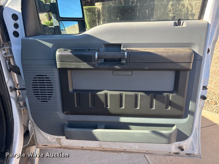 image for item ER7537 2011 Ford F350 Super Duty Crew Cab pickup truck