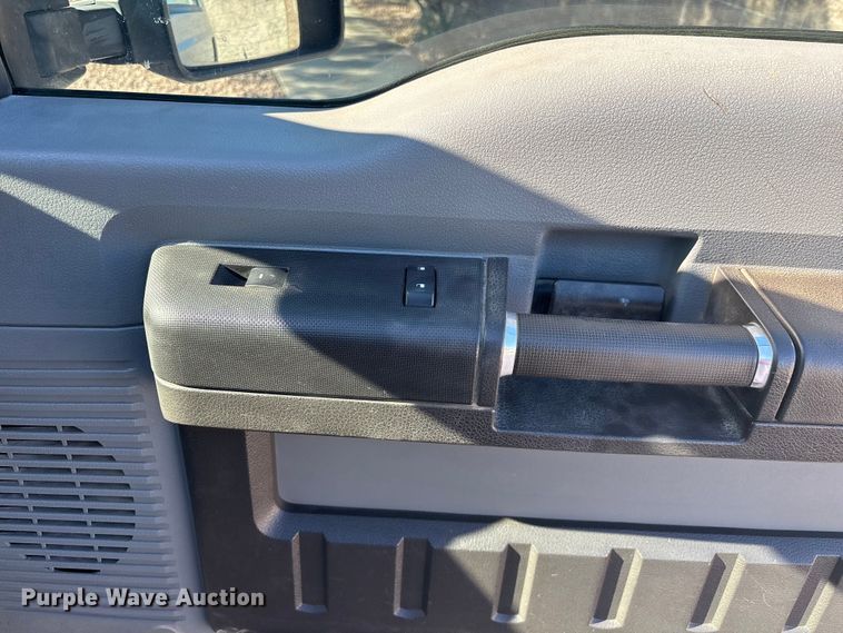 image for item ER7537 2011 Ford F350 Super Duty Crew Cab pickup truck