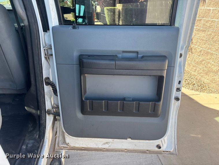 image for item ER7537 2011 Ford F350 Super Duty Crew Cab pickup truck