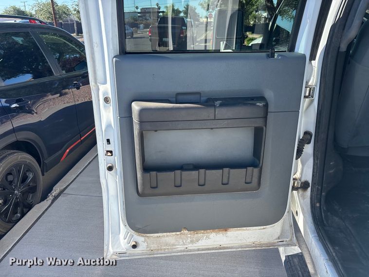 image for item ER7537 2011 Ford F350 Super Duty Crew Cab pickup truck