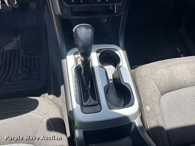 image for item ER7597 2022 Chevrolet Colorado  pickup truck