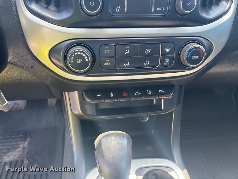 image for item ER7597 2022 Chevrolet Colorado  pickup truck