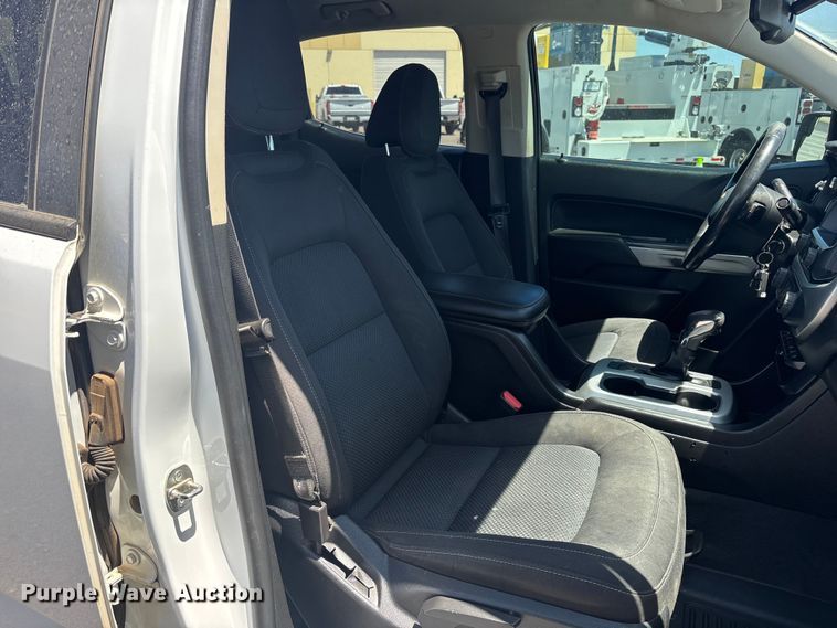 image for item ER7597 2022 Chevrolet Colorado  pickup truck