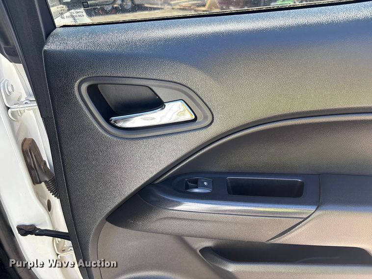 image for item ER7597 2022 Chevrolet Colorado  pickup truck