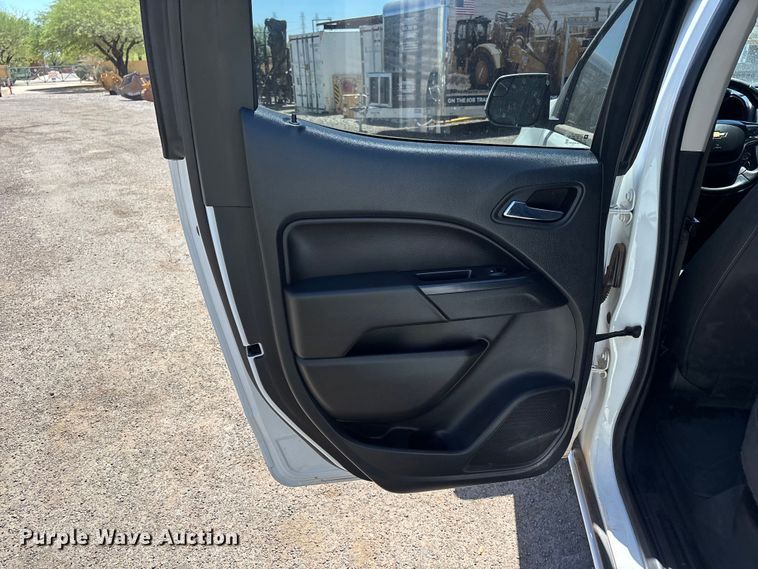 image for item ER7597 2022 Chevrolet Colorado  pickup truck