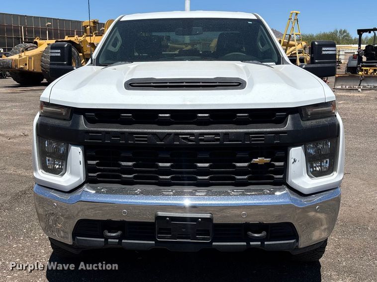 image for item ER7598 2022 Chevrolet Silverado 2500HD Crew Cab pickup truck