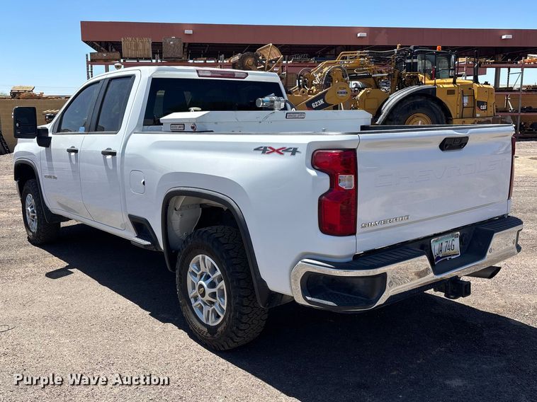 image for item ER7598 2022 Chevrolet Silverado 2500HD Crew Cab pickup truck
