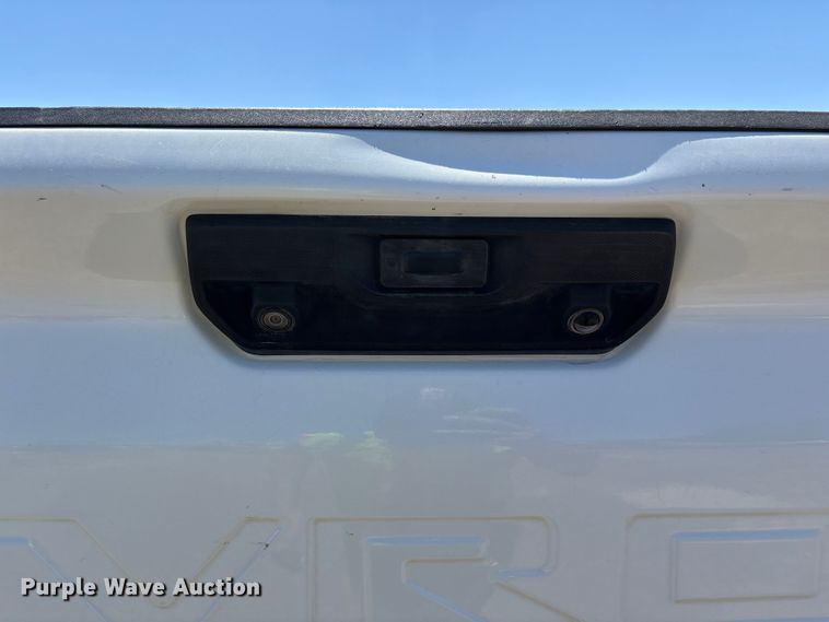 image for item ER7598 2022 Chevrolet Silverado 2500HD Crew Cab pickup truck