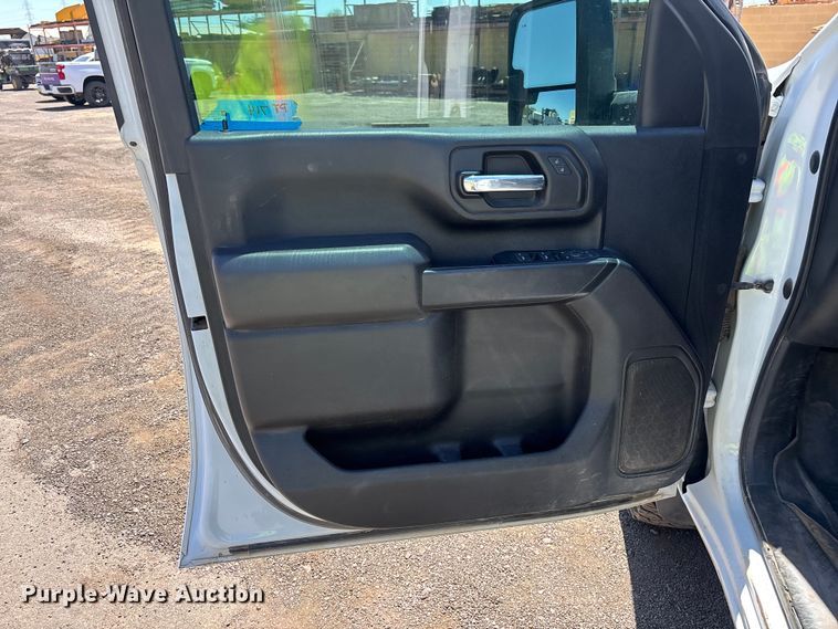 image for item ER7598 2022 Chevrolet Silverado 2500HD Crew Cab pickup truck