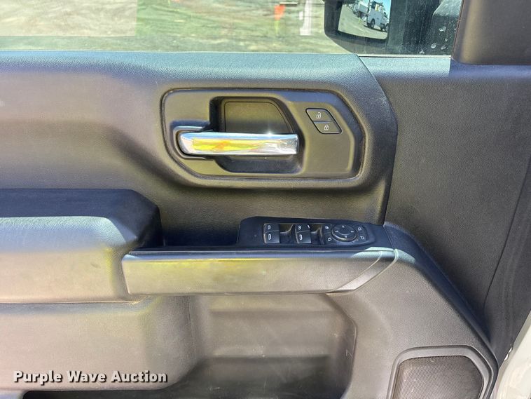 image for item ER7598 2022 Chevrolet Silverado 2500HD Crew Cab pickup truck