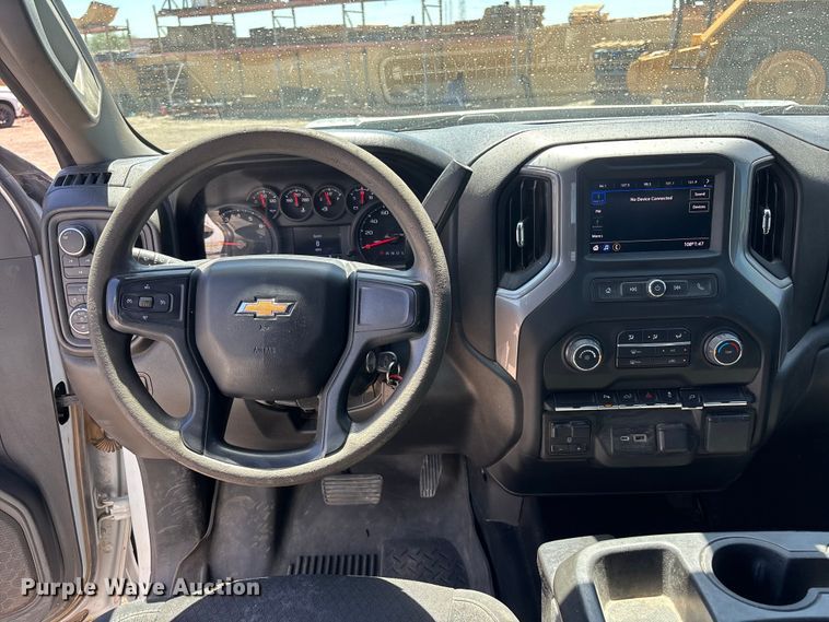 image for item ER7598 2022 Chevrolet Silverado 2500HD Crew Cab pickup truck