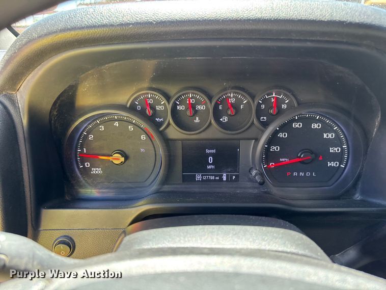 image for item ER7598 2022 Chevrolet Silverado 2500HD Crew Cab pickup truck