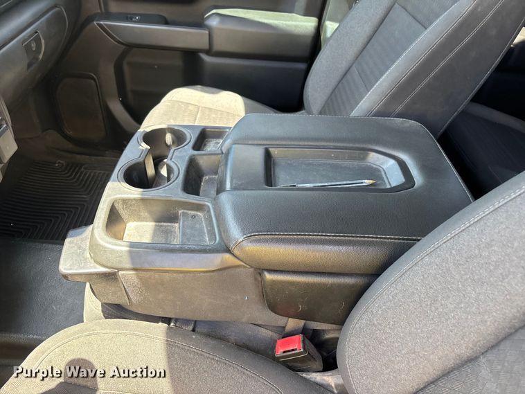 image for item ER7598 2022 Chevrolet Silverado 2500HD Crew Cab pickup truck