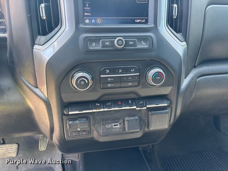 image for item ER7598 2022 Chevrolet Silverado 2500HD Crew Cab pickup truck