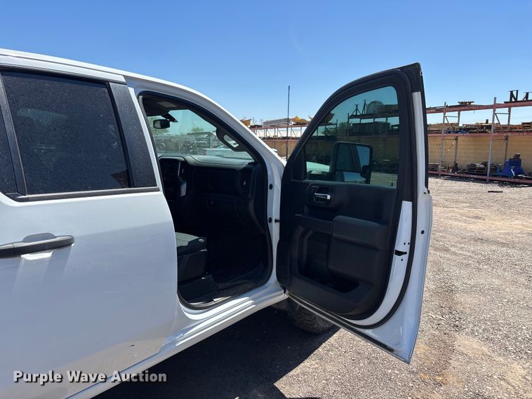 image for item ER7598 2022 Chevrolet Silverado 2500HD Crew Cab pickup truck
