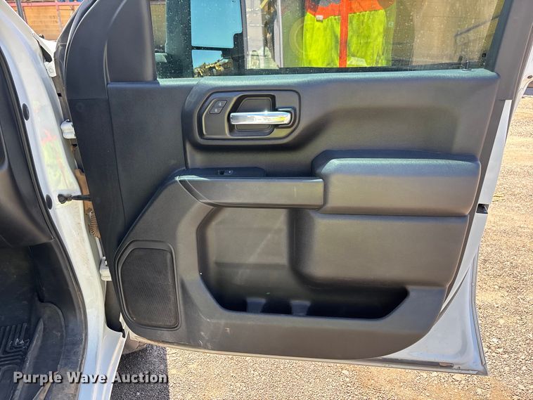 image for item ER7598 2022 Chevrolet Silverado 2500HD Crew Cab pickup truck