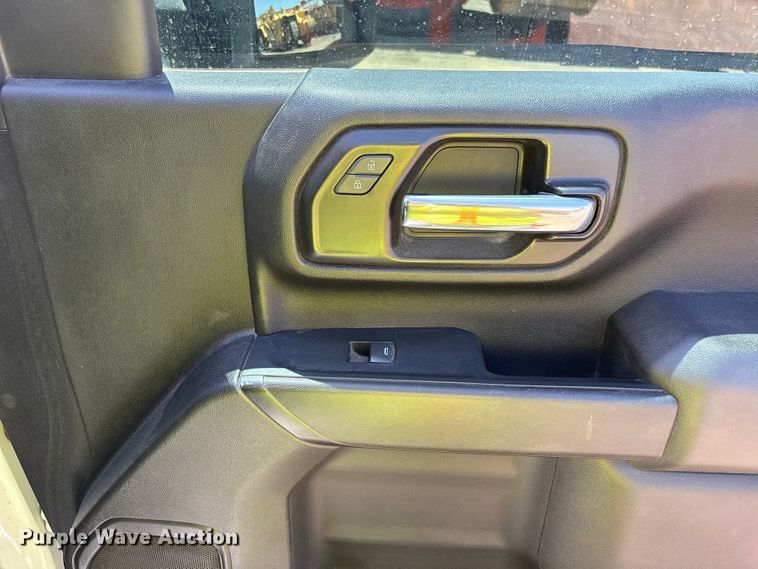 image for item ER7598 2022 Chevrolet Silverado 2500HD Crew Cab pickup truck