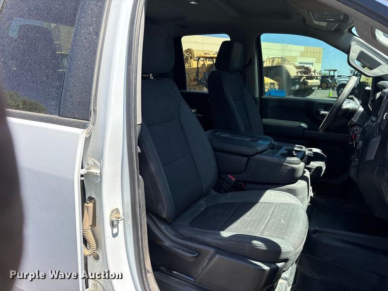 image for item ER7598 2022 Chevrolet Silverado 2500HD Crew Cab pickup truck