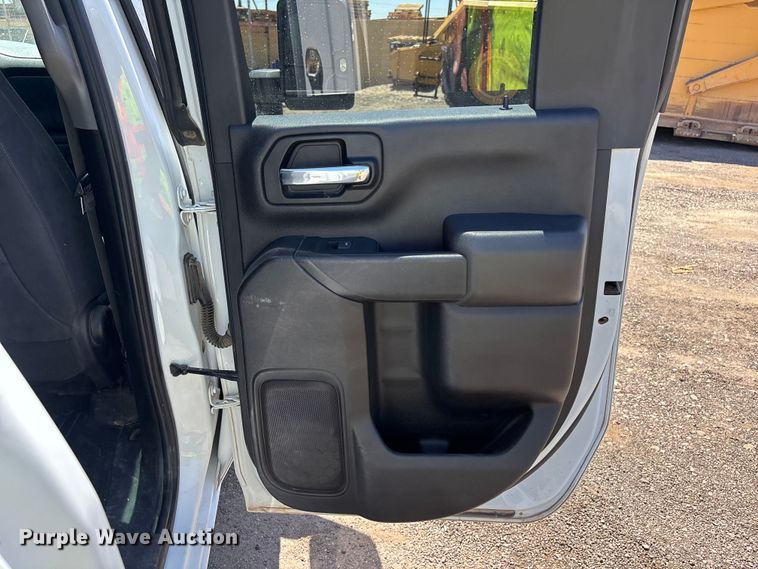 image for item ER7598 2022 Chevrolet Silverado 2500HD Crew Cab pickup truck