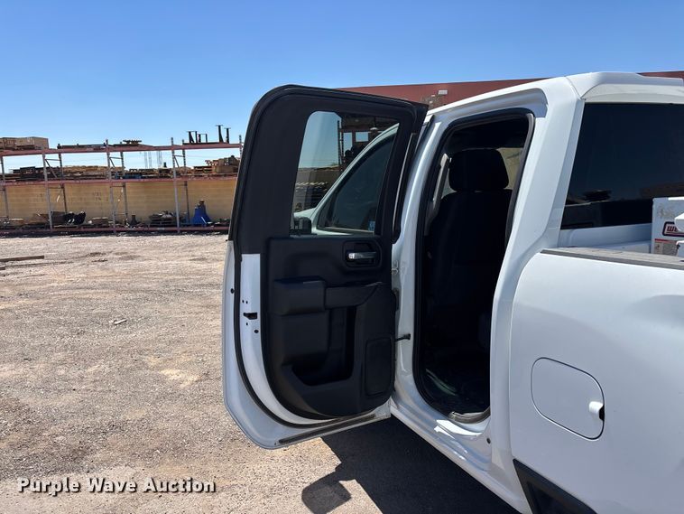 image for item ER7598 2022 Chevrolet Silverado 2500HD Crew Cab pickup truck