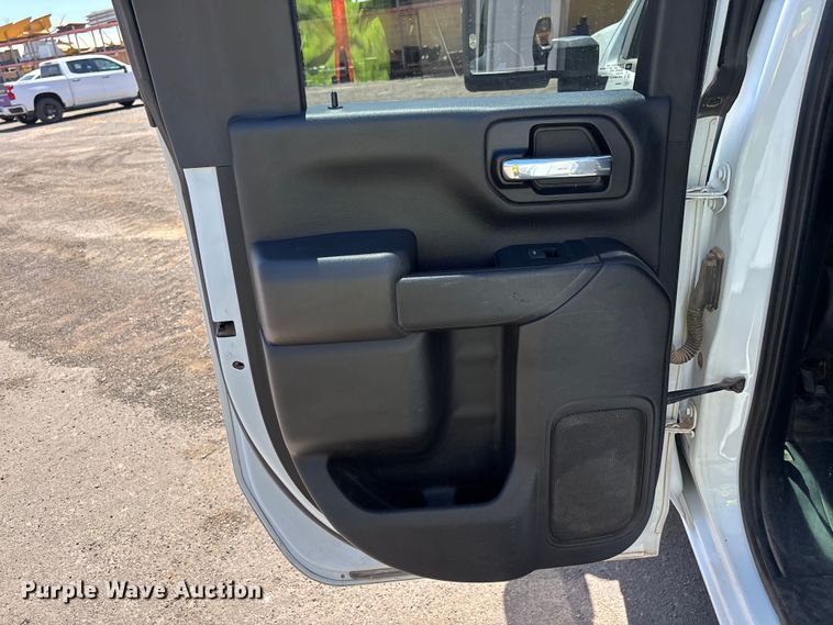 image for item ER7598 2022 Chevrolet Silverado 2500HD Crew Cab pickup truck