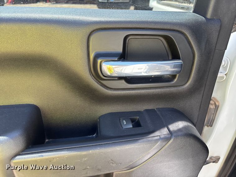 image for item ER7598 2022 Chevrolet Silverado 2500HD Crew Cab pickup truck