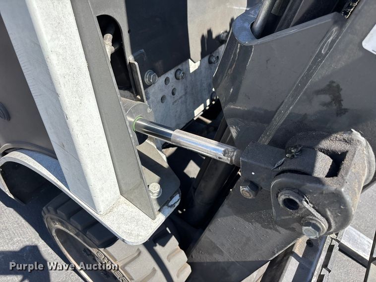 image for item ER7600 2017 UniCarriers CFS40 forklift