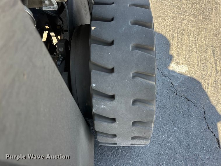 image for item ER7600 2017 UniCarriers CFS40 forklift