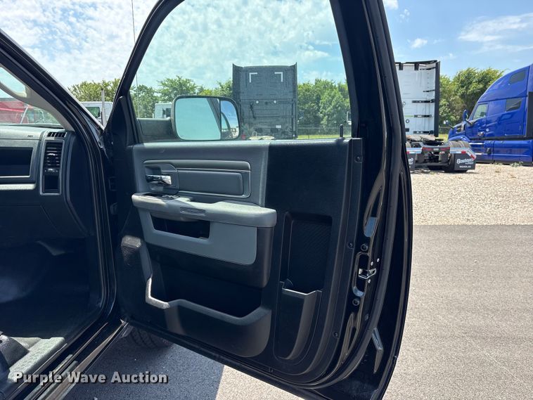 image for item ET2090 2018 RAM 1500 pickup truck