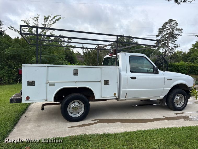 image for item ET2095 1998 Ford Ranger utility bed pickup truck