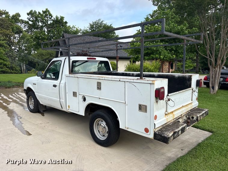 image for item ET2095 1998 Ford Ranger utility bed pickup truck