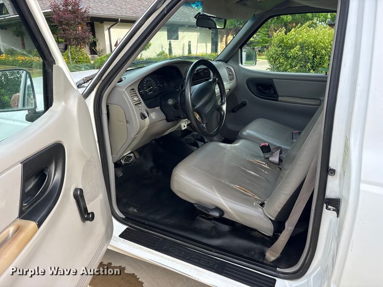 image for item ET2095 1998 Ford Ranger utility bed pickup truck