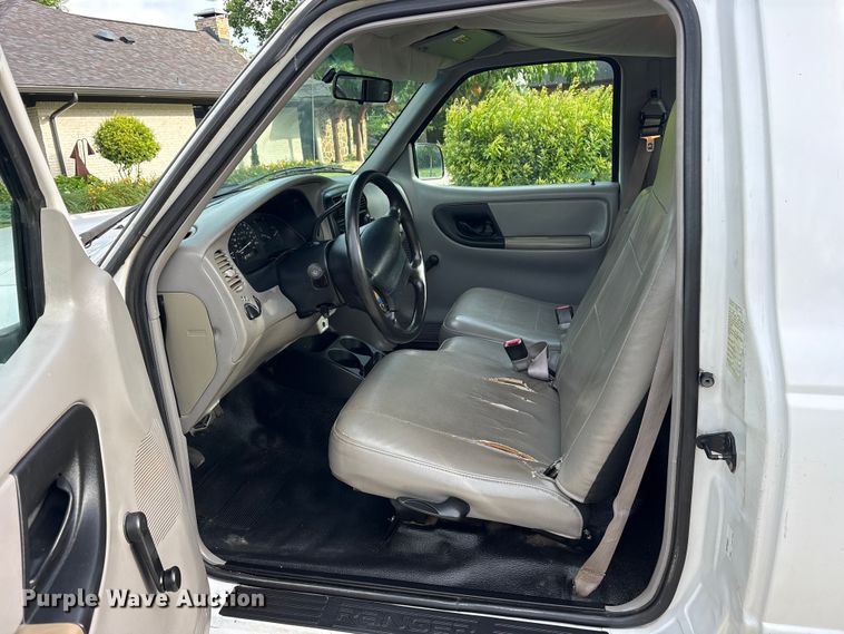 image for item ET2095 1998 Ford Ranger utility bed pickup truck