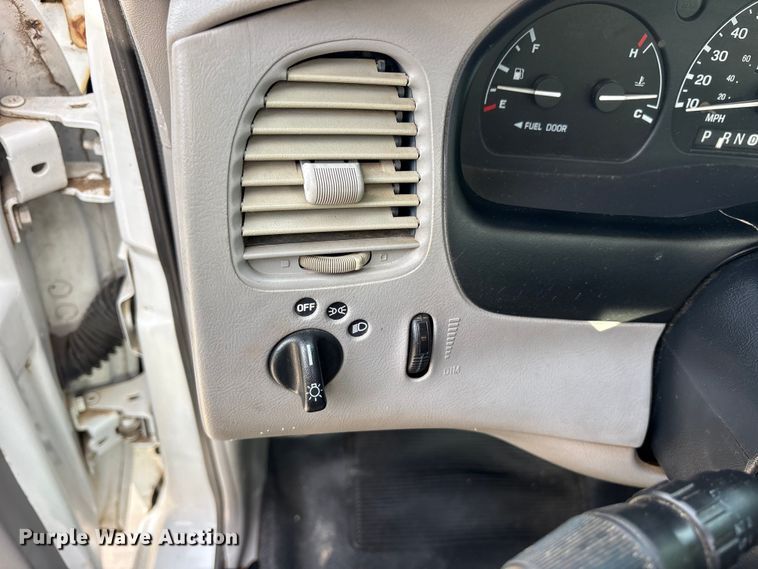 image for item ET2095 1998 Ford Ranger utility bed pickup truck