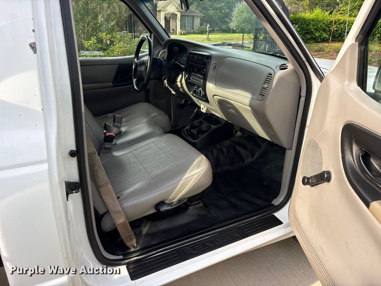 image for item ET2095 1998 Ford Ranger utility bed pickup truck
