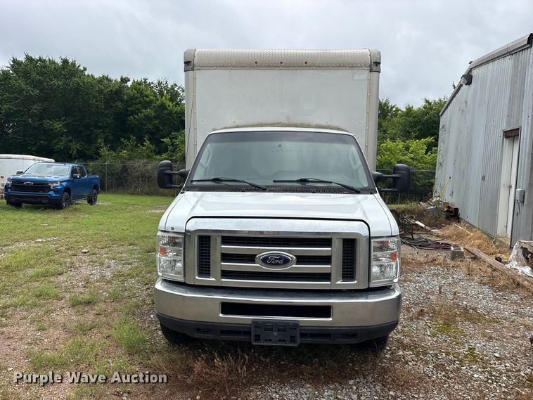 image for item ET2112 2017 Ford E450 Super Duty box truck