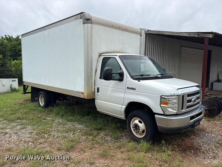 image for item ET2112 2017 Ford E450 Super Duty box truck