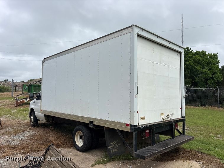 image for item ET2112 2017 Ford E450 Super Duty box truck