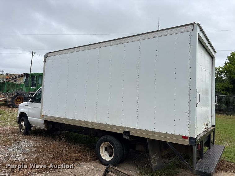 image for item ET2112 2017 Ford E450 Super Duty box truck