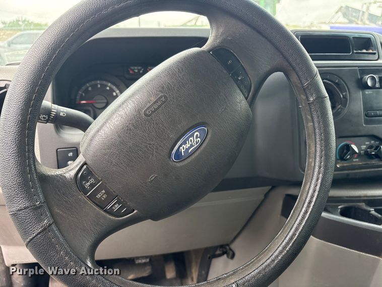 image for item ET2112 2017 Ford E450 Super Duty box truck