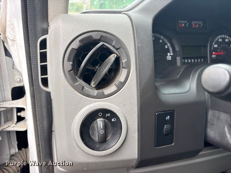 image for item ET2112 2017 Ford E450 Super Duty box truck