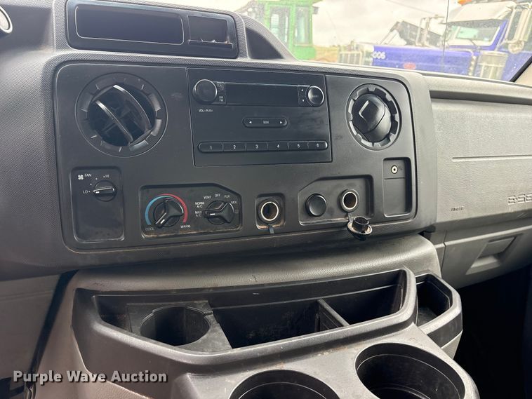 image for item ET2112 2017 Ford E450 Super Duty box truck