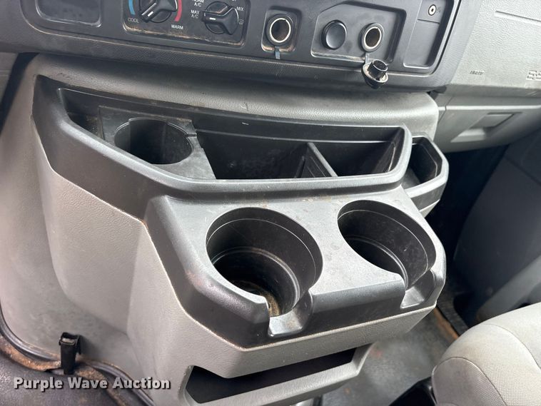 image for item ET2112 2017 Ford E450 Super Duty box truck