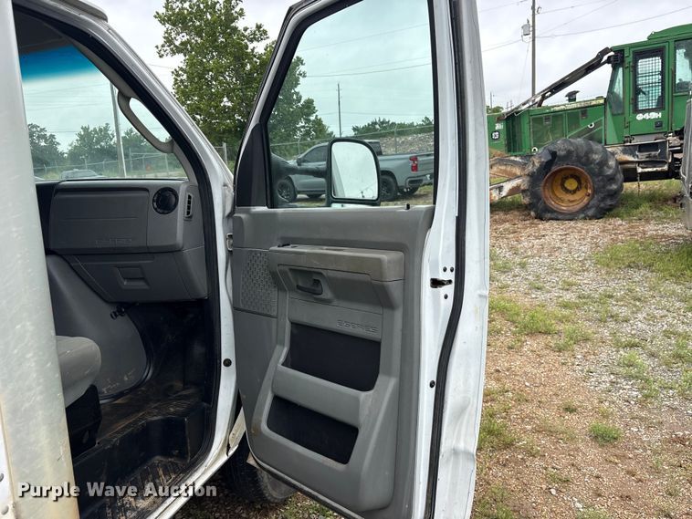 image for item ET2112 2017 Ford E450 Super Duty box truck